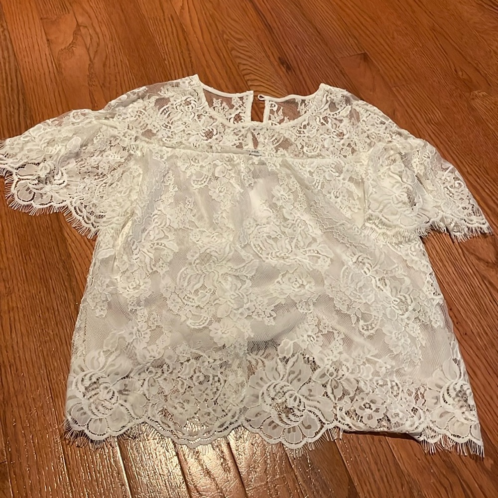 Super cute and white top!